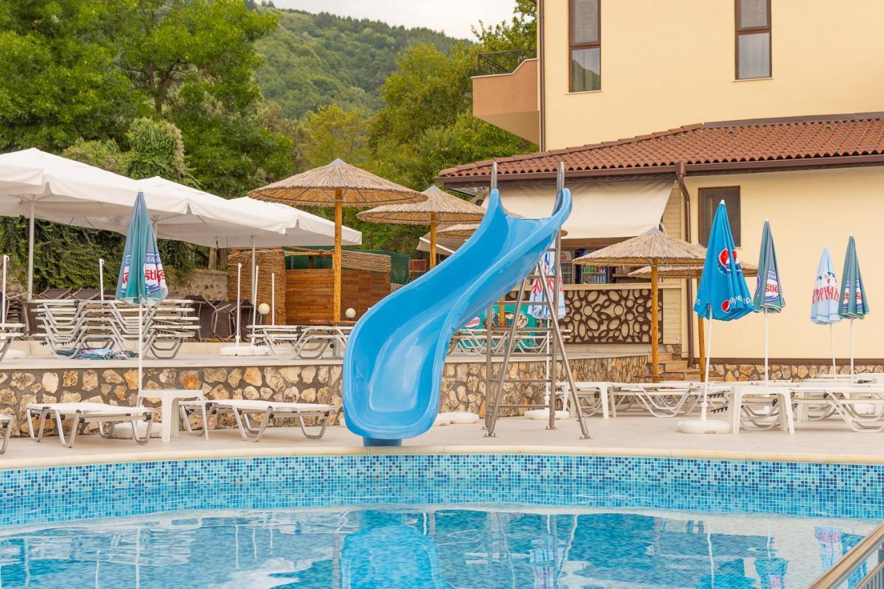 Eco Hotel Momata Kolarovo Buitenkant foto
