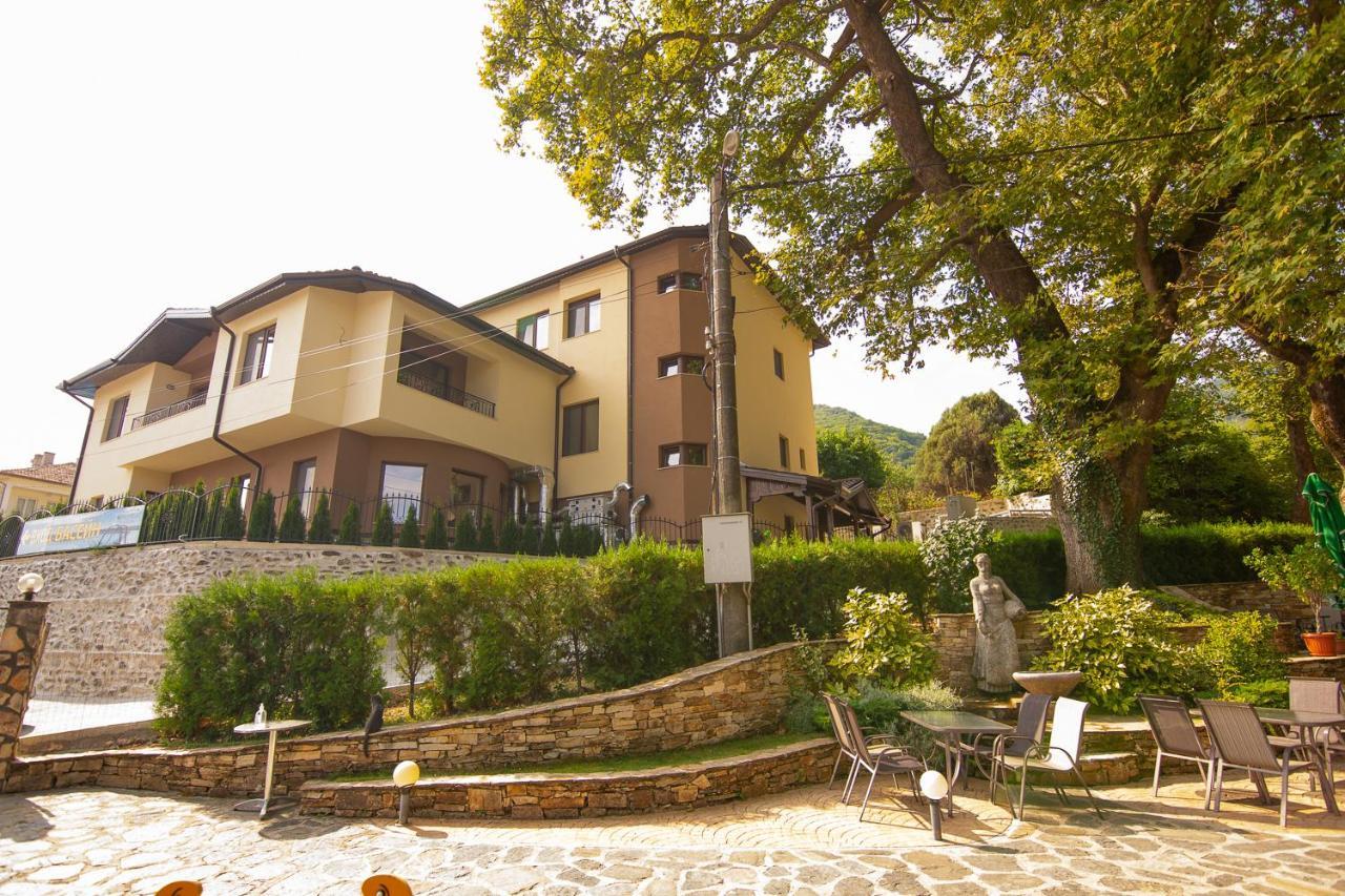 Eco Hotel Momata Kolarovo Buitenkant foto