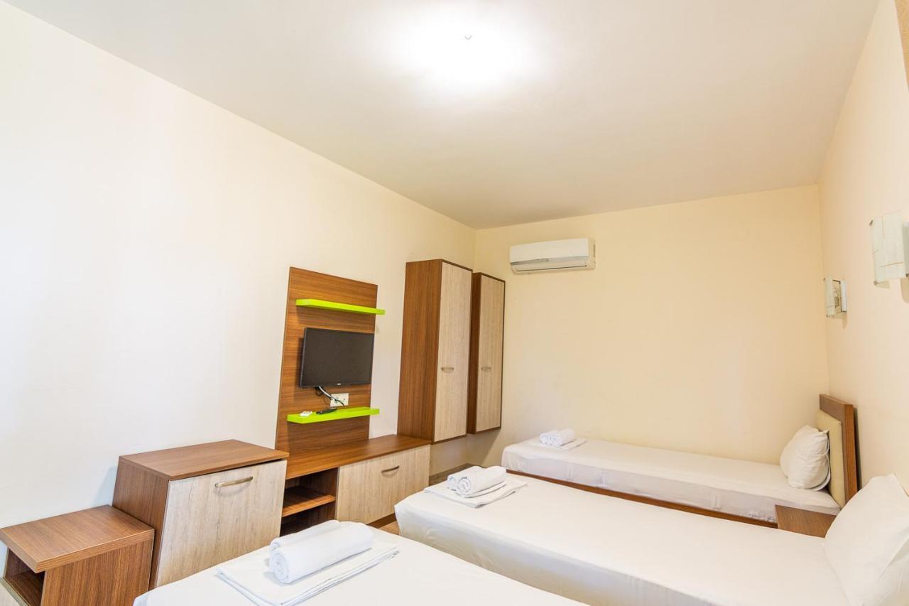 Eco Hotel Momata Kolarovo Buitenkant foto