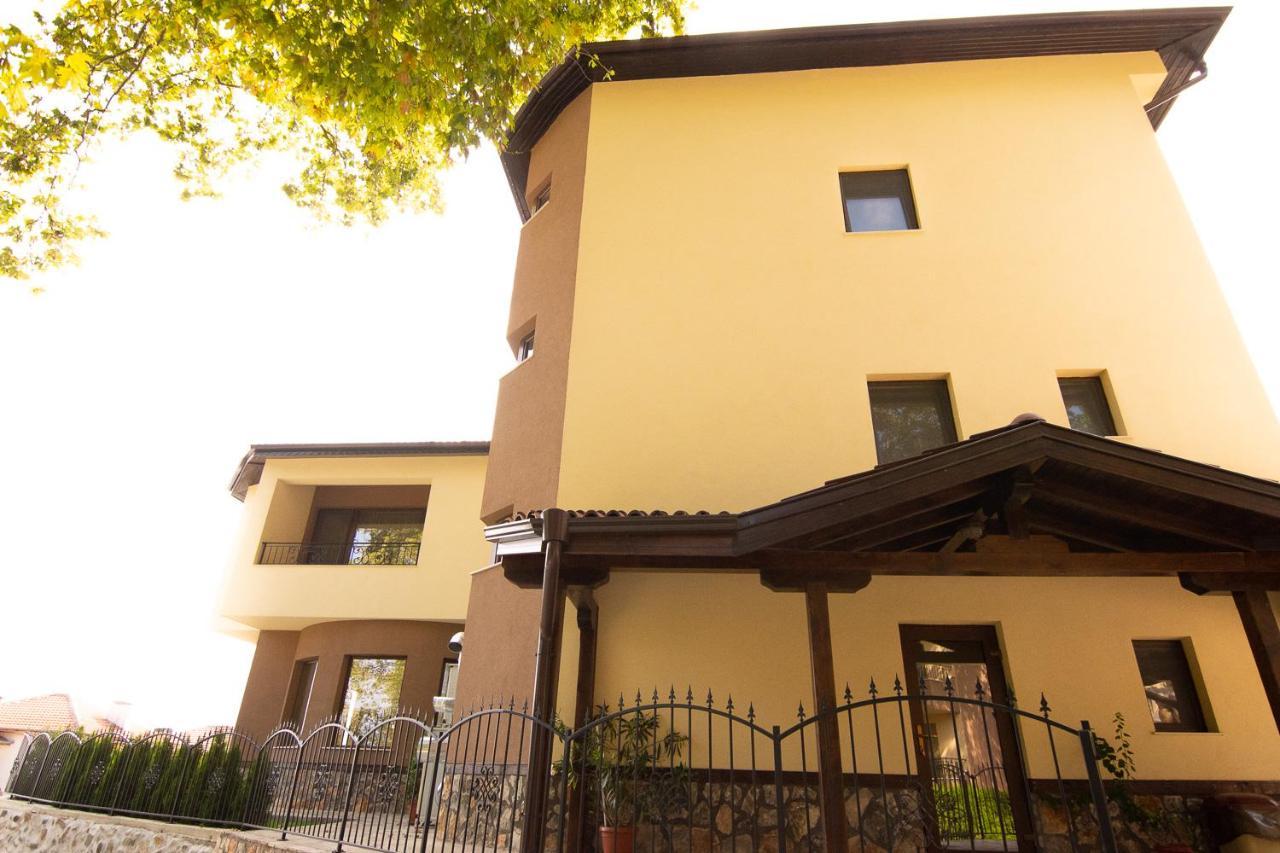Eco Hotel Momata Kolarovo Buitenkant foto
