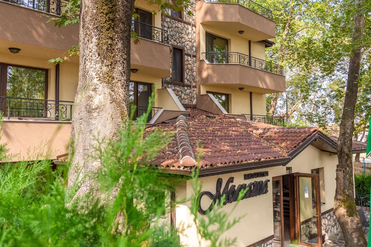 Eco Hotel Momata Kolarovo Buitenkant foto