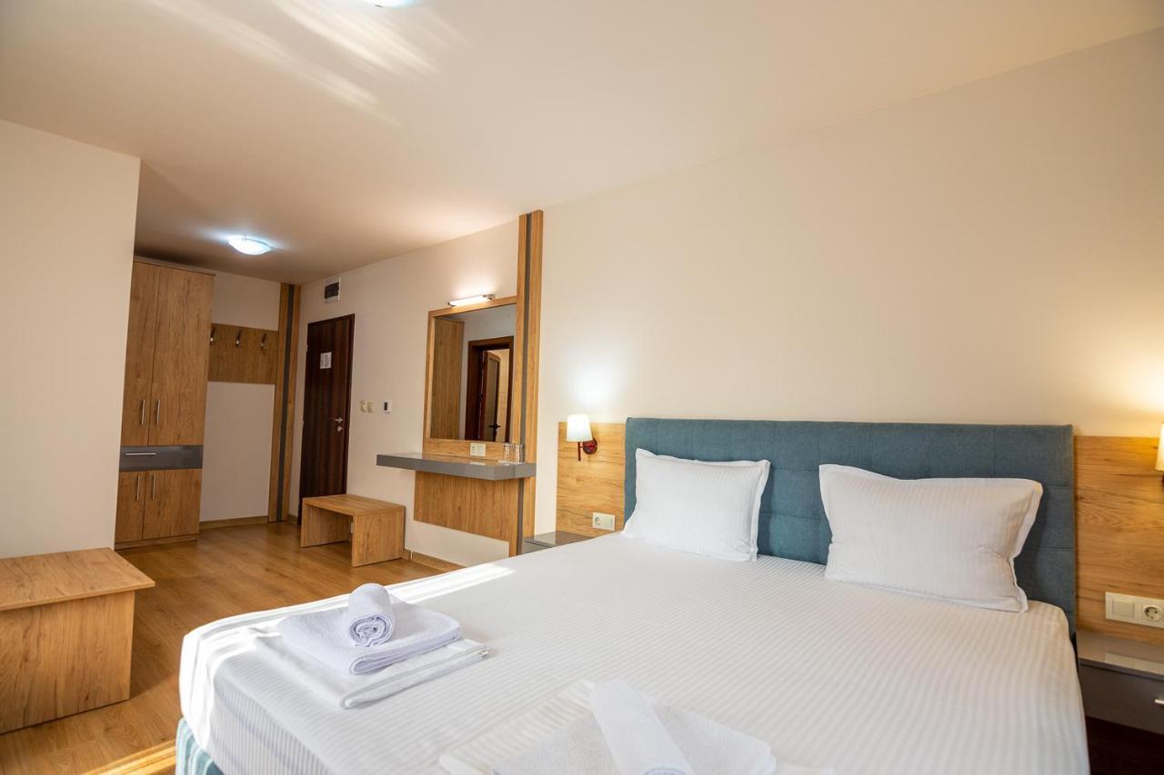 Eco Hotel Momata Kolarovo Buitenkant foto