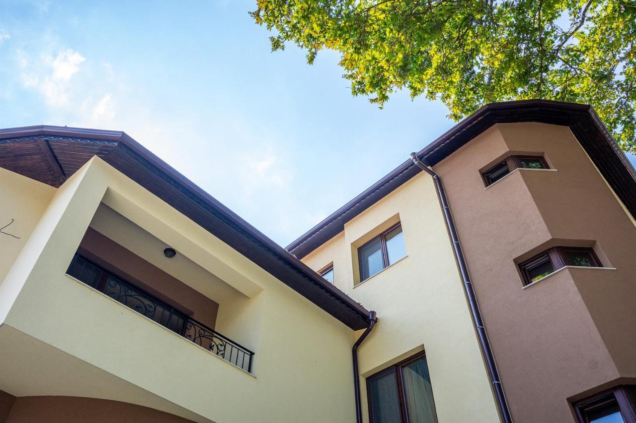 Eco Hotel Momata Kolarovo Buitenkant foto