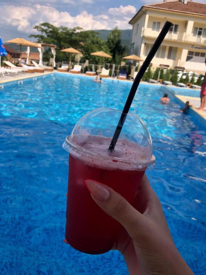 Eco Hotel Momata Kolarovo Buitenkant foto