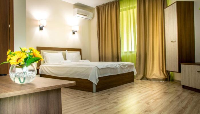 Eco Hotel Momata Kolarovo Buitenkant foto